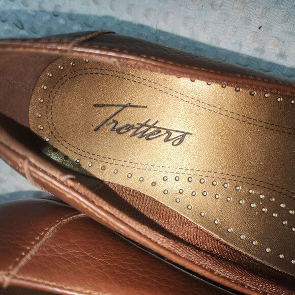 TROTTERS EUC WOMENS SZ 8 JENN LEATHER LOAFER SHOES - Picture 2 of 6